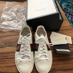 Women’s authentic Gucci Ace Bee shoes size 8 38